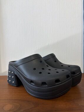 CROCS Black Studded Platform Siren Clog Heels